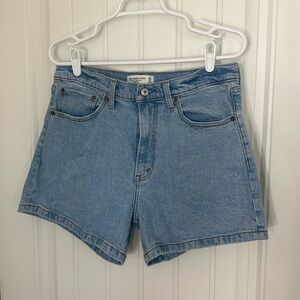 Abercrombie 4 “ mom shorts. Size 30/10. Like new.